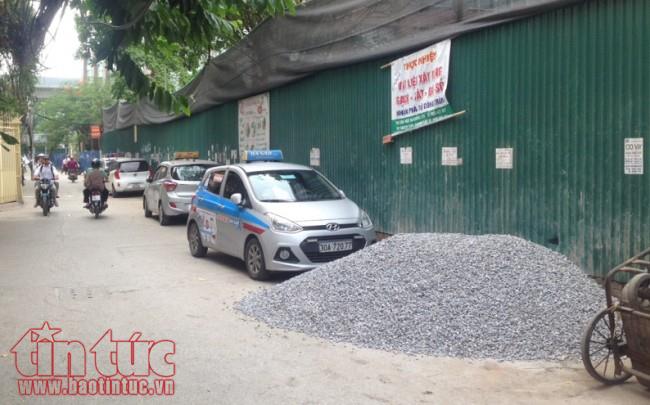 Lấn chiếm vỉa hè, đỗ xe sai quy định phổ biến nhiều tuyến phố Hà Nội ảnh 4